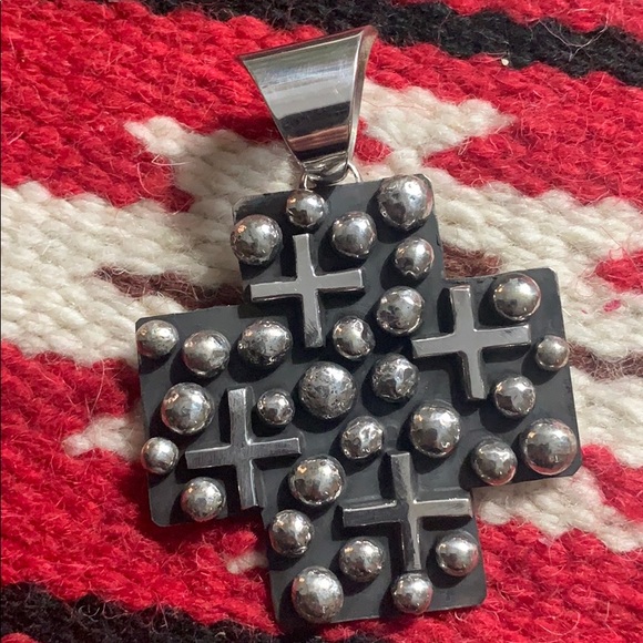 Gorgeous Chimney Butte Silver Cross Pendent - Picture 1 of 3